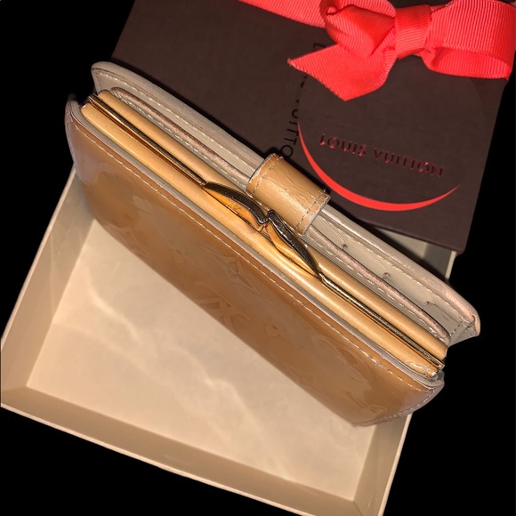 AUTHENTICATED Louis Vuitton vernis wallet - Picture 3 of 16